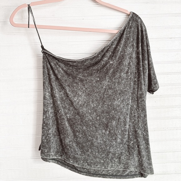 American Eagle Grey One Shoulder Short Sleeve Top Size Large - Picture 3 of 6